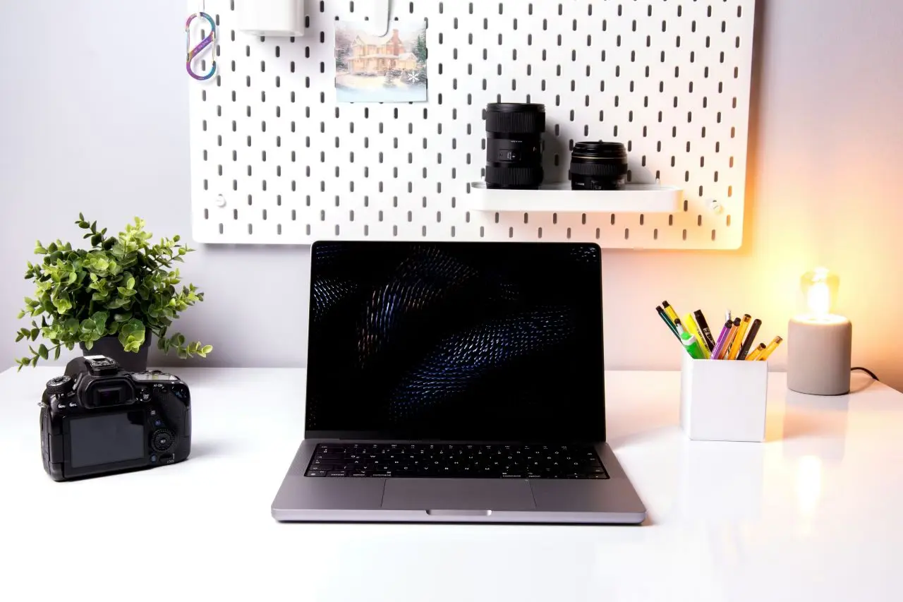 MacBook Pro z panelem MiniLED
